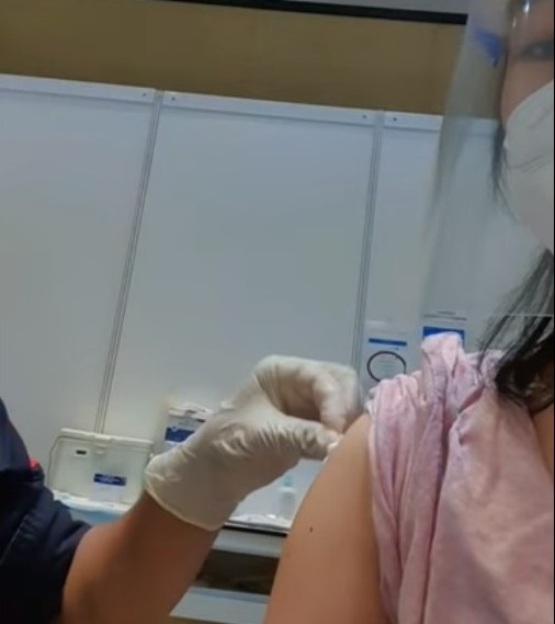 ▲▼馬來西亞女網友打疫苗一針流掉半劑。（圖／翻攝自Facebook／Emma Soh）