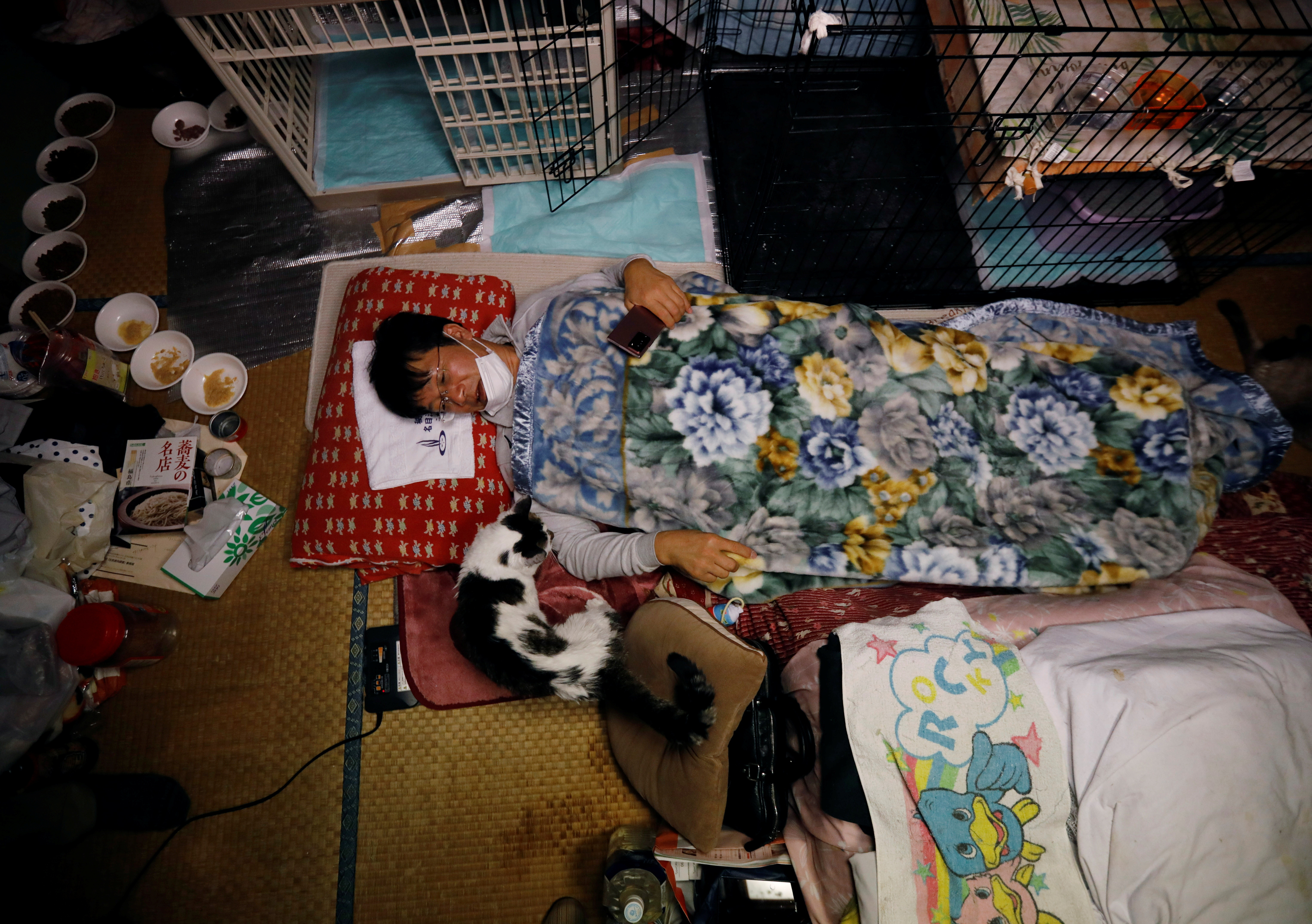 ▲▼福島有一名男子在核災發生後留下來照顧被遺棄的動物，至今10年仍不願離開。（圖／取自路透社）