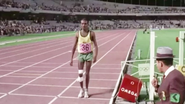 奧運史「最受尊敬的最後一名」！東非選手骨折重傷　觀眾含淚看他跑到天黑