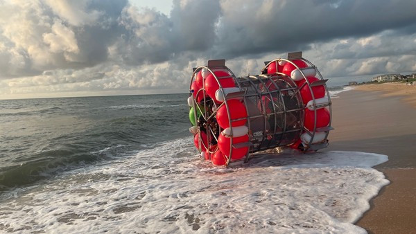 慈善冒險家踩太空球走到百慕達！　「全程1665公里」試了3次都失敗