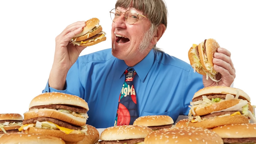 ▲▼美國男子Donald Gorske過去50年來每天吃兩個大麥克漢堡。（圖／翻攝自YouTube／Guinness World Records）