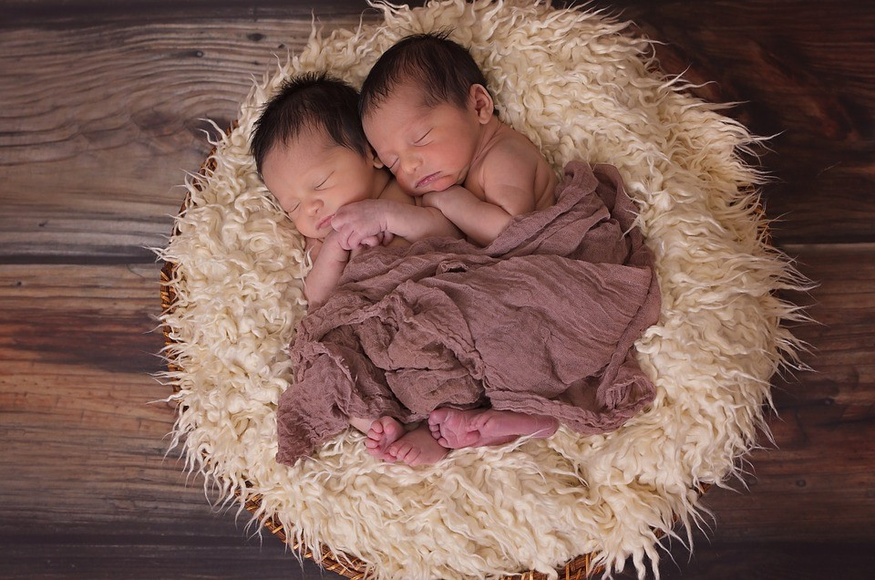 ▲▼雙胞胎，龍鳳胎。（圖／免費圖庫pixabay）